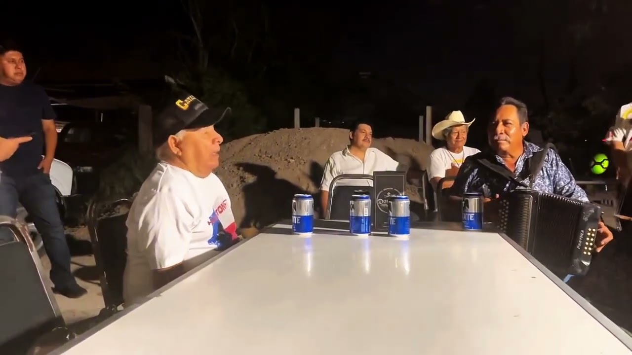 CATARINO LEOS - AL PIE DE UN ARBOL (CON TOLOLOCHE) LOS RANCHERITOS DEL TOPOCHICO
