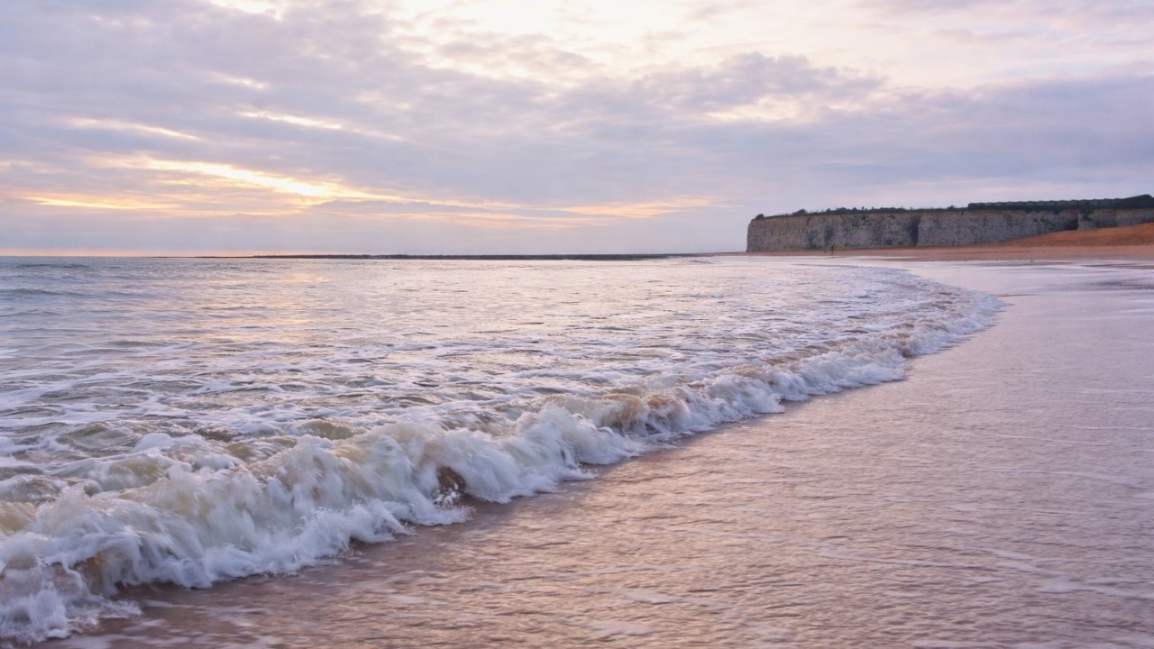 Morning Low Tide Walk – Soothing Ocean Wave Sounds | Mindfulness & Relaxation