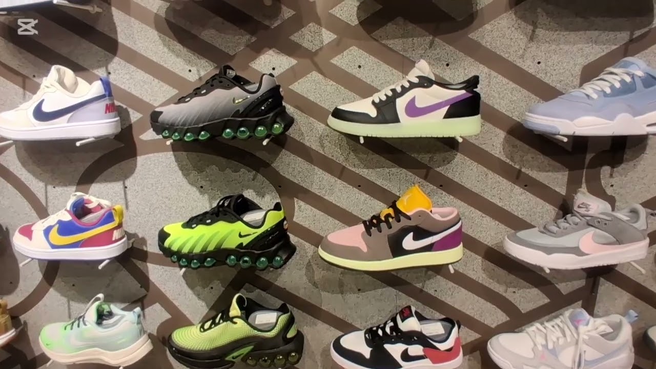 NIKE 