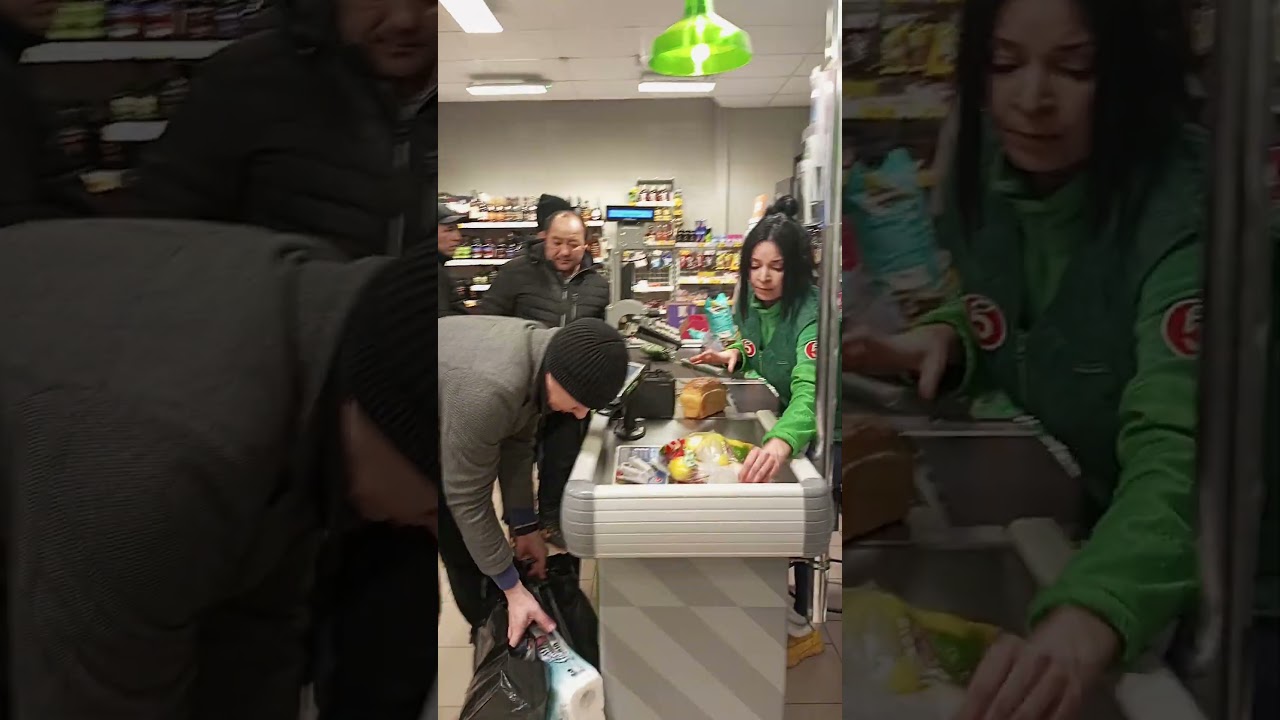 Магазинов много, а продавцов нет. Один кассир на пятерочку, мира 122.Тольятти.