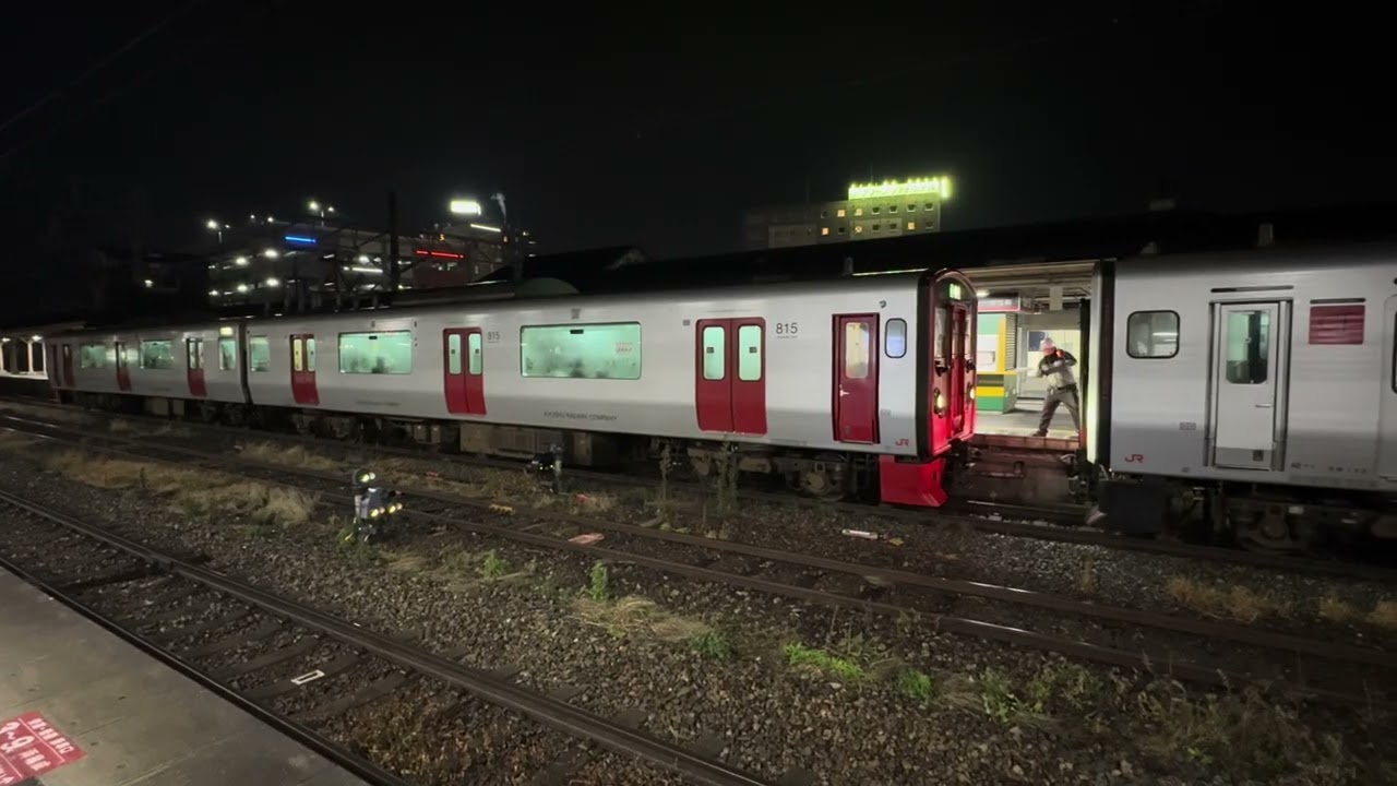 JR九州817系＋815系 普通博多行 鳥栖駅にて連結、幕回し、発車