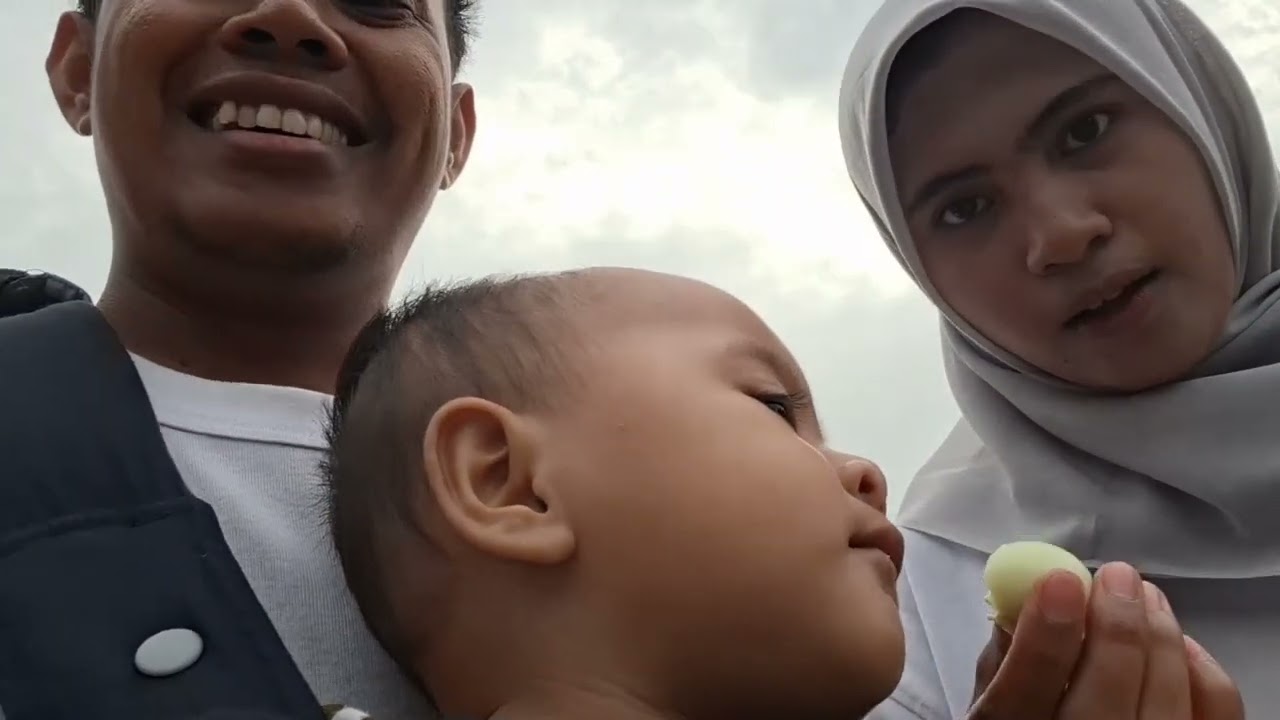 Kafa CFD-an (Car Free Day) di Taman Kota Sampit, minggu menikmati aneka kuliner. Sekalian Senam.