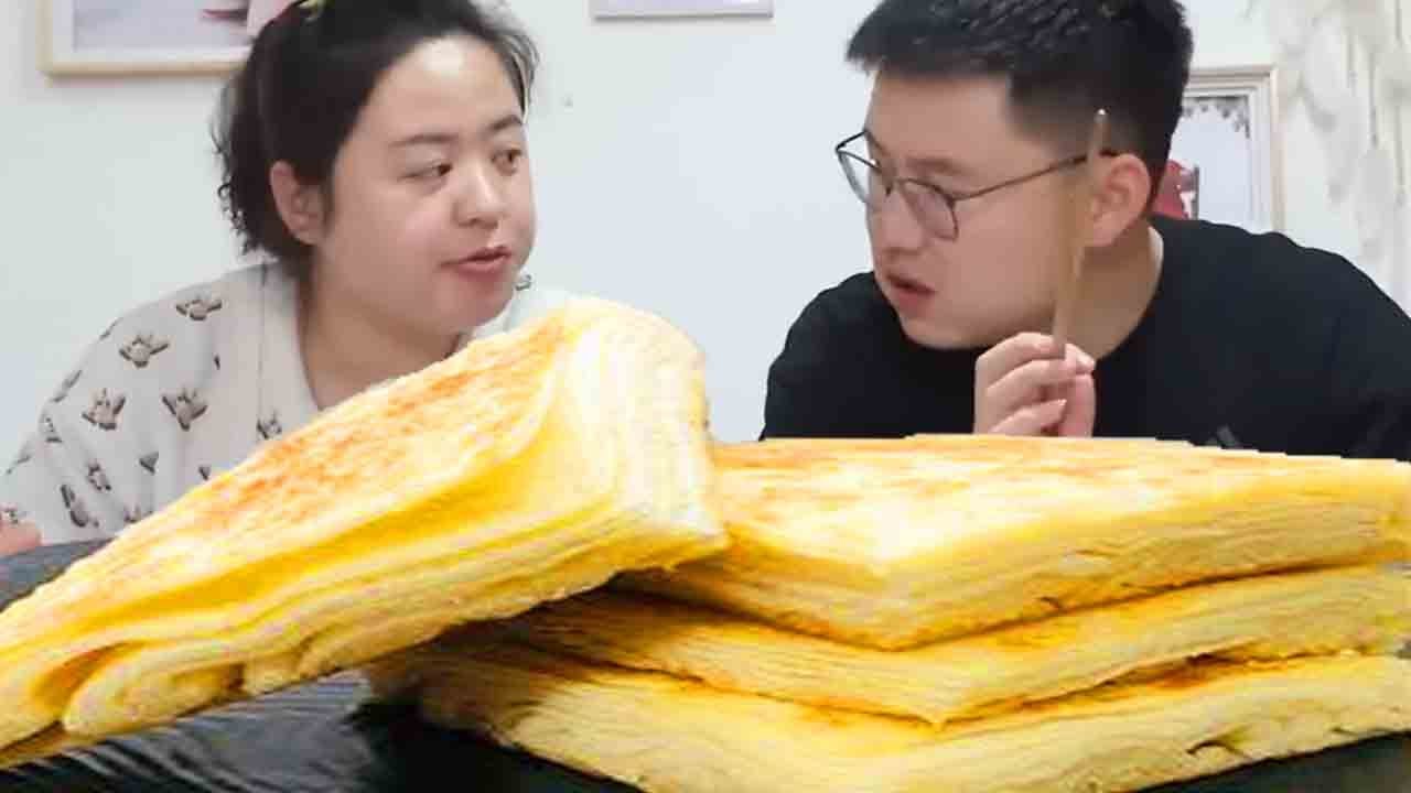 丹丹研究新美食，烧烤味的千层饼，蓬松宣软非常好吃【胖手手丹丹】