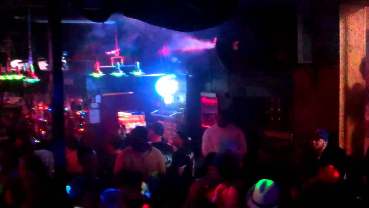 Puerto Rican Princess drops it low!