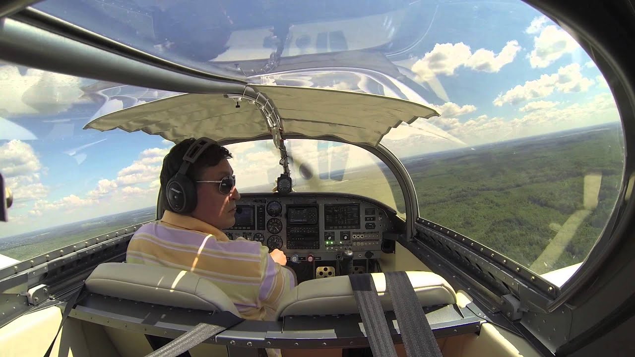 RV-9A Approaching to land on a grass runway