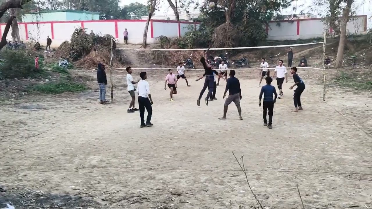 Mere gao me vollyball match purwa Hari or kharak pur ke bich #volleyball #volleyballmatch