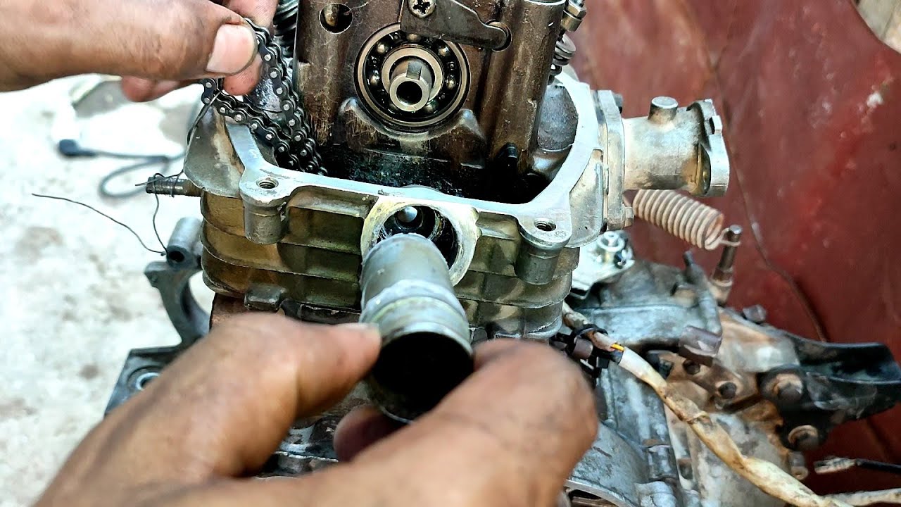 فك وتركيب جلبه بوجيه التوك توك وحل رشح الزيت من الجلبه