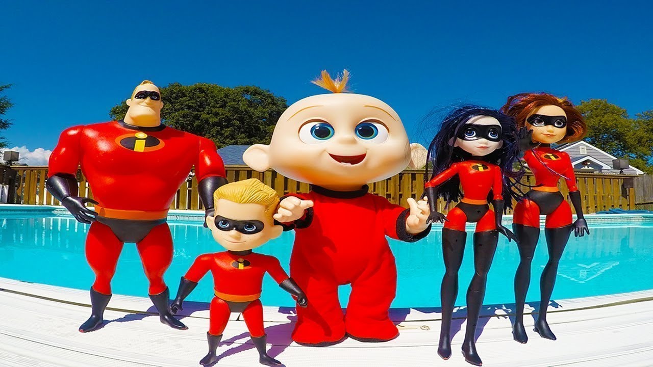 Incredibles Family Finds Baby Shark in Swimming Pool | Water Videos for Kids