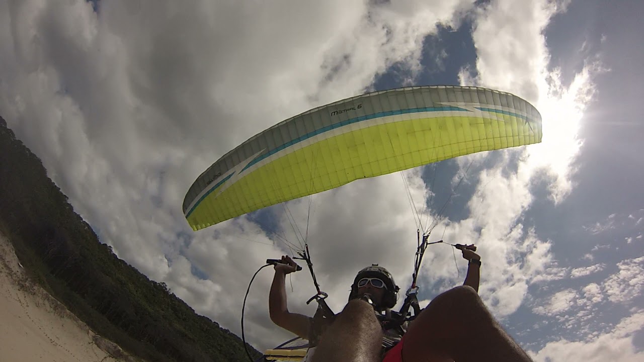 Decolagem de paramotor 