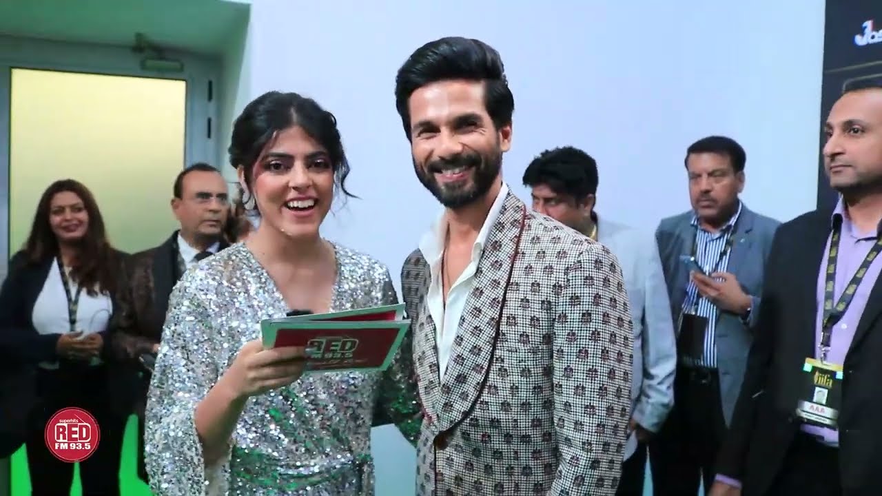 IIFA 2022 Shahid Kapoor with RJ Karishma
