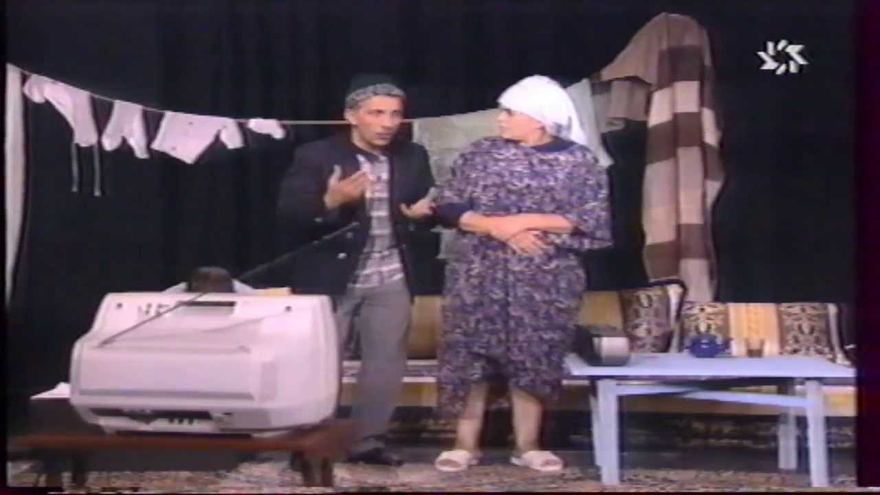 Khadija Assad et Aziz Saadallah dans la série Mawakif ( Sketch Laoulad Fi Stah) Production 2000