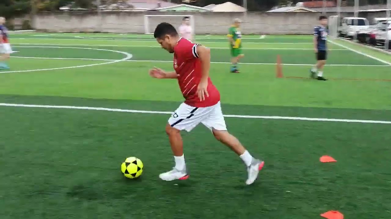 Acciones variadas de futbol fisico técnicas