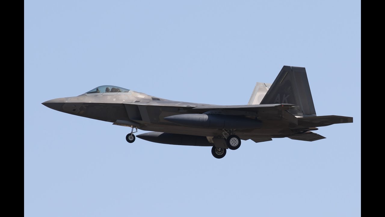 横田基地 F-22 2機着陸 Yokota F22