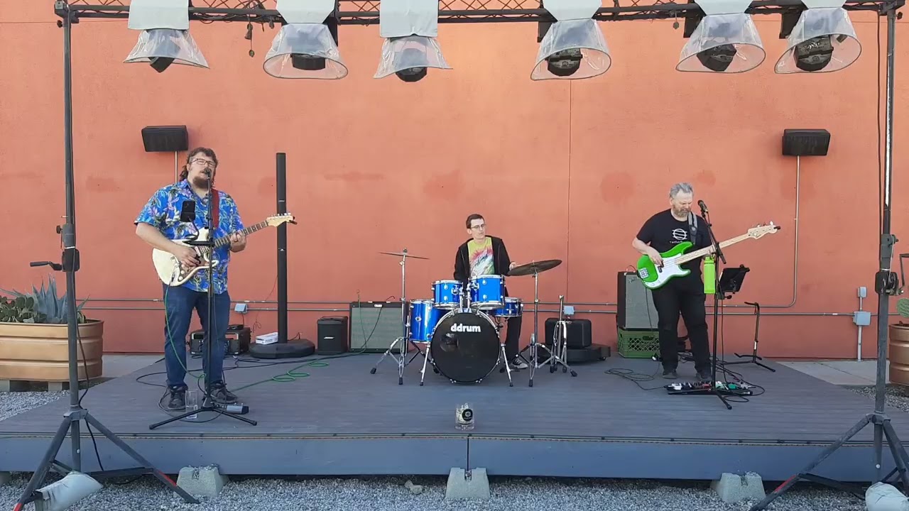 Taylor Tunes Buskin at the Button - Button Brew House, Marara, AZ