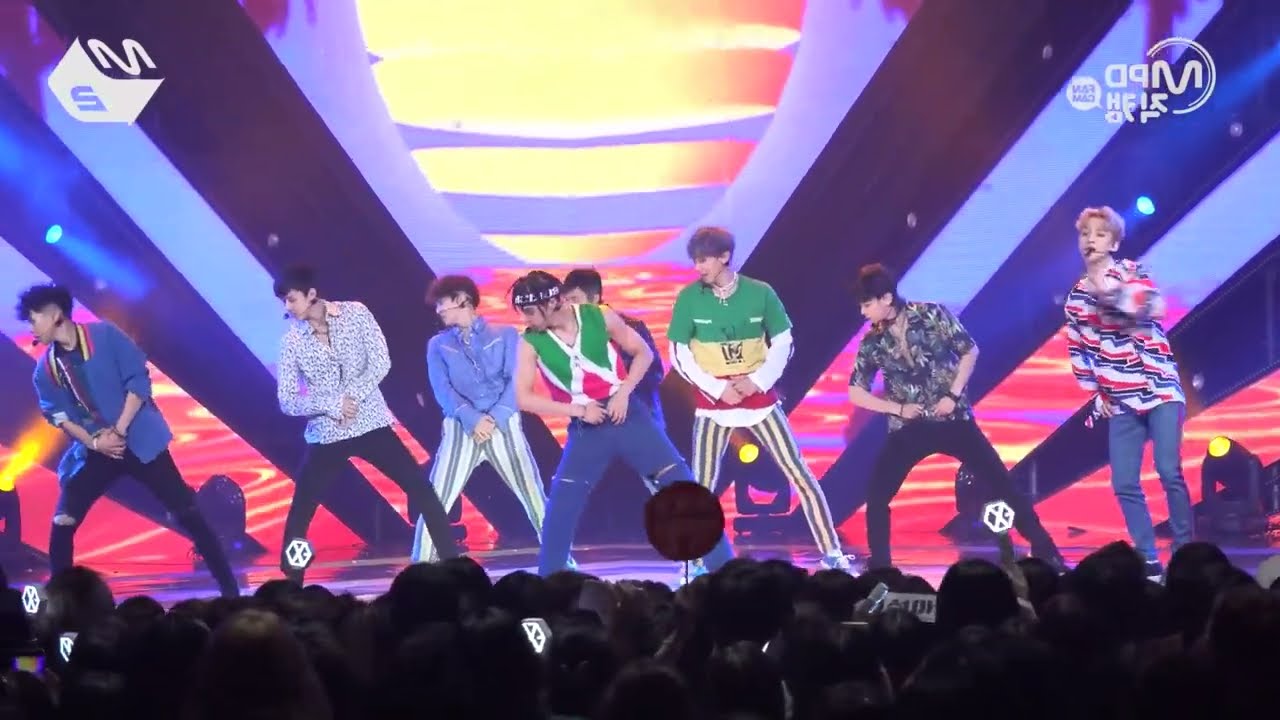 EXO   KOKOBOP MIRRORED