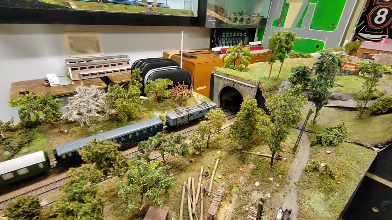 roco HO 43427 locomotive électrique E91 analogique DC + rame sachsenmodelle Chartres modélisme