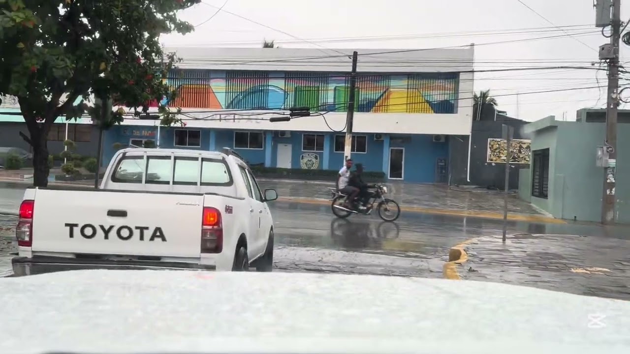 Un gran día de lluvia en la ciudad de Nagua.