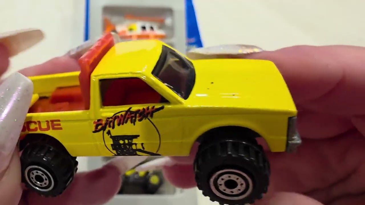 Hot Wheels 5 pack Baywatch Gif Pack Quad 4x4 Pickup Jeep Fire Truck Un-Carding Unboxing Show & Tell!