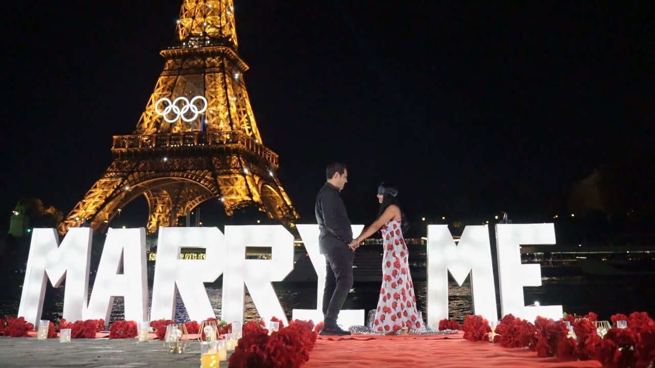 Pedida de Mano en la Torre Eiffel: Fotografía y Decoración para un Momento Inolvidable
