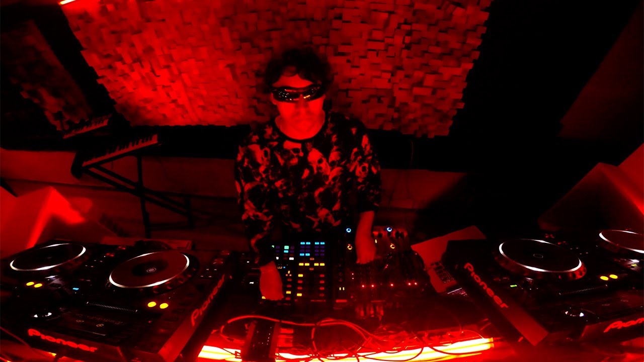 Hoz42 Progressive Techno and Minimal Deep Tech DJ Set at Studio