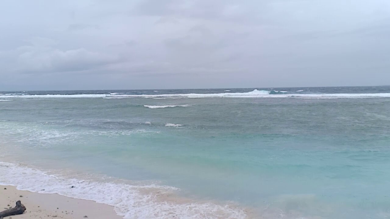 Wisata pantai  dg ombak Indah Resort Lampung Barat