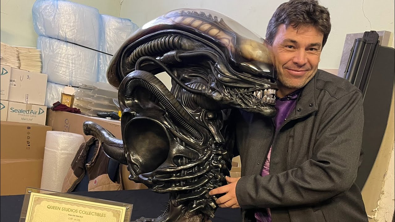 ALIEN LIFE SIZE BUST by QUEEN STUDIO UNBOXING REVIEW, H.R.Gigger tribute, Johnny Wolf collection