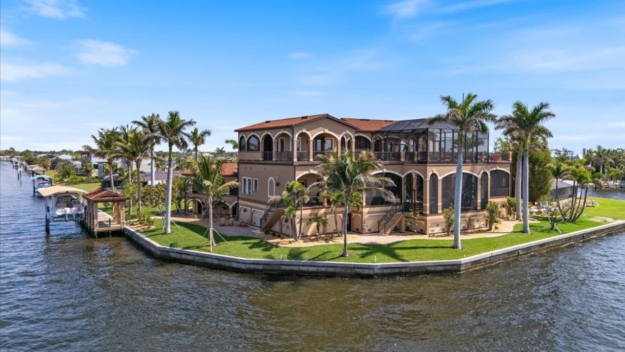 266 Bangsberg Rd SE, Port Charlotte, FL 33952