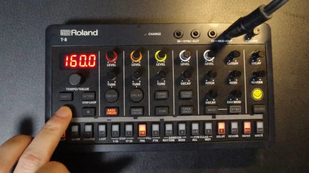 Roland T-8 (acid dub / synth jam 2024 #10)