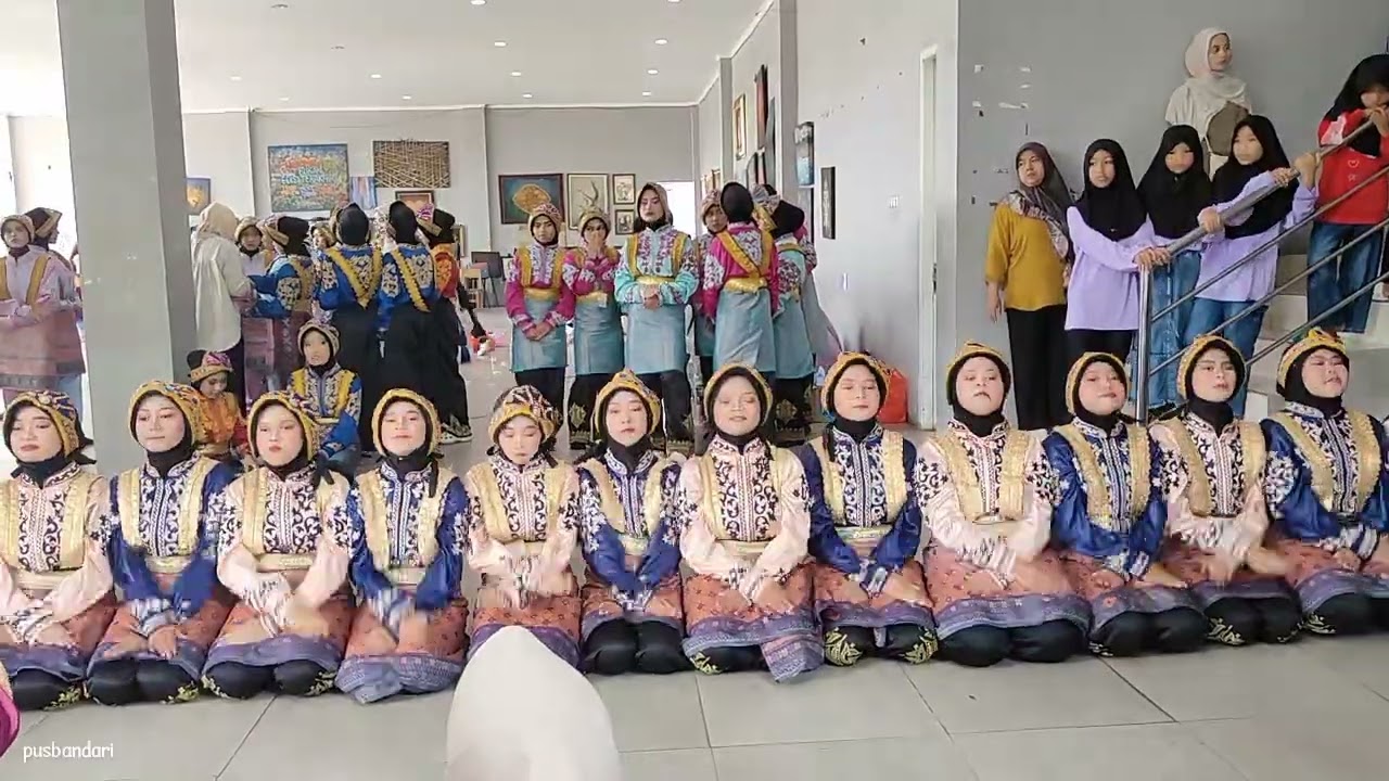 Gladiresik Ratoh Jaroe Competition Team B SMPN 11 Tangerang