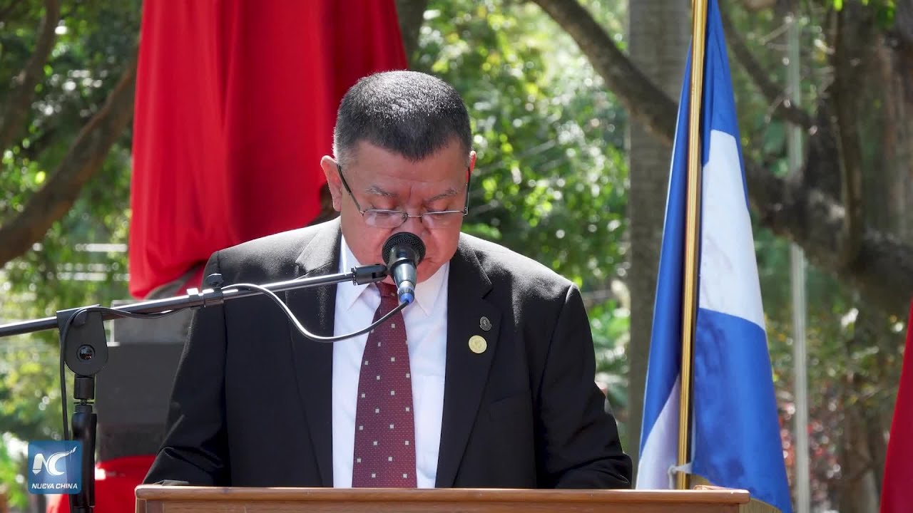 UES inaugura estatua de Confucio como símbolo de cooperación cultural con China