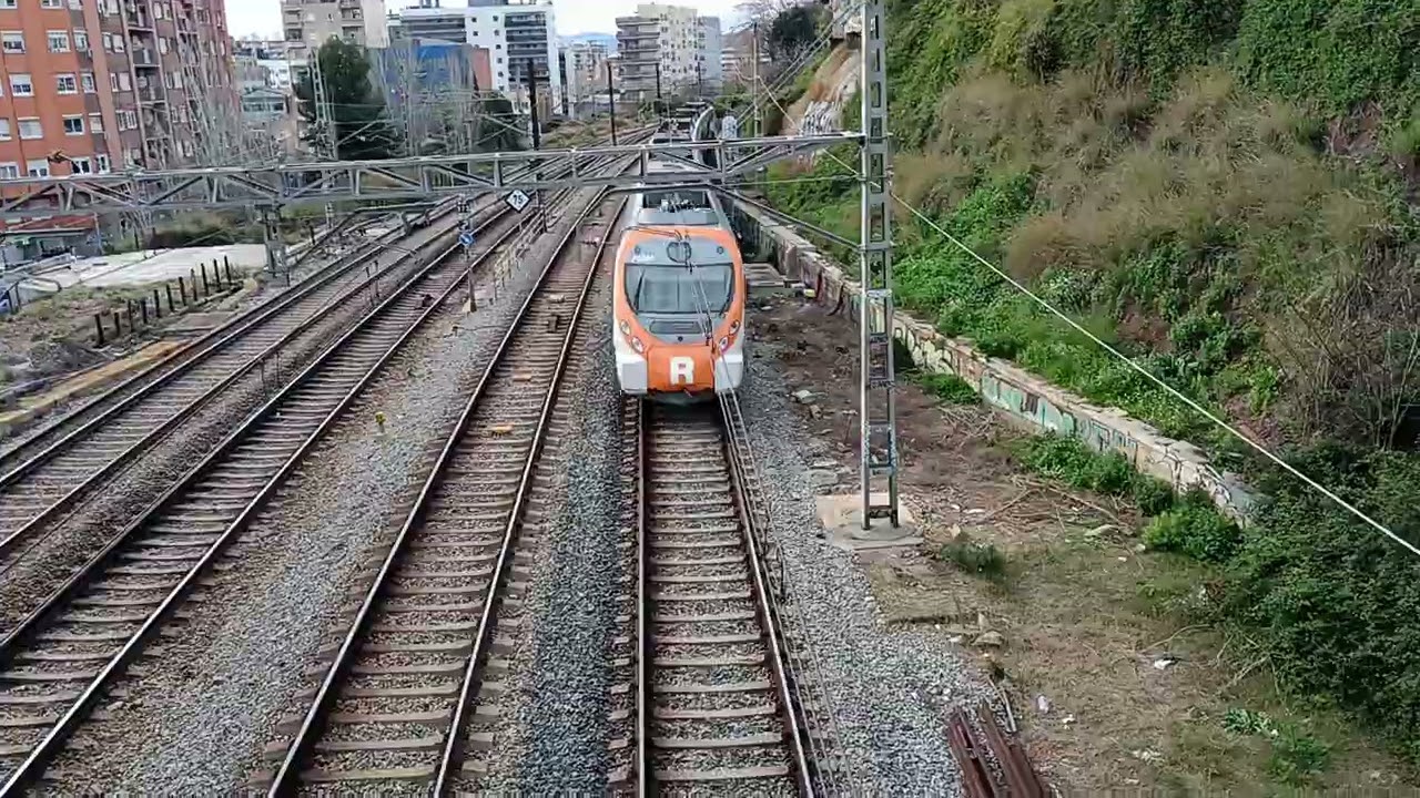 Dos s465(civias) por el puente de La Torrassa 