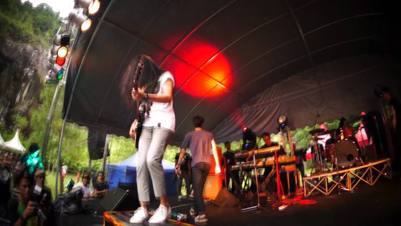 HUJAN - Mana Mungkin feat. Joe The Padangs - NORTHERN MUSIC FESTIVAL 2012
