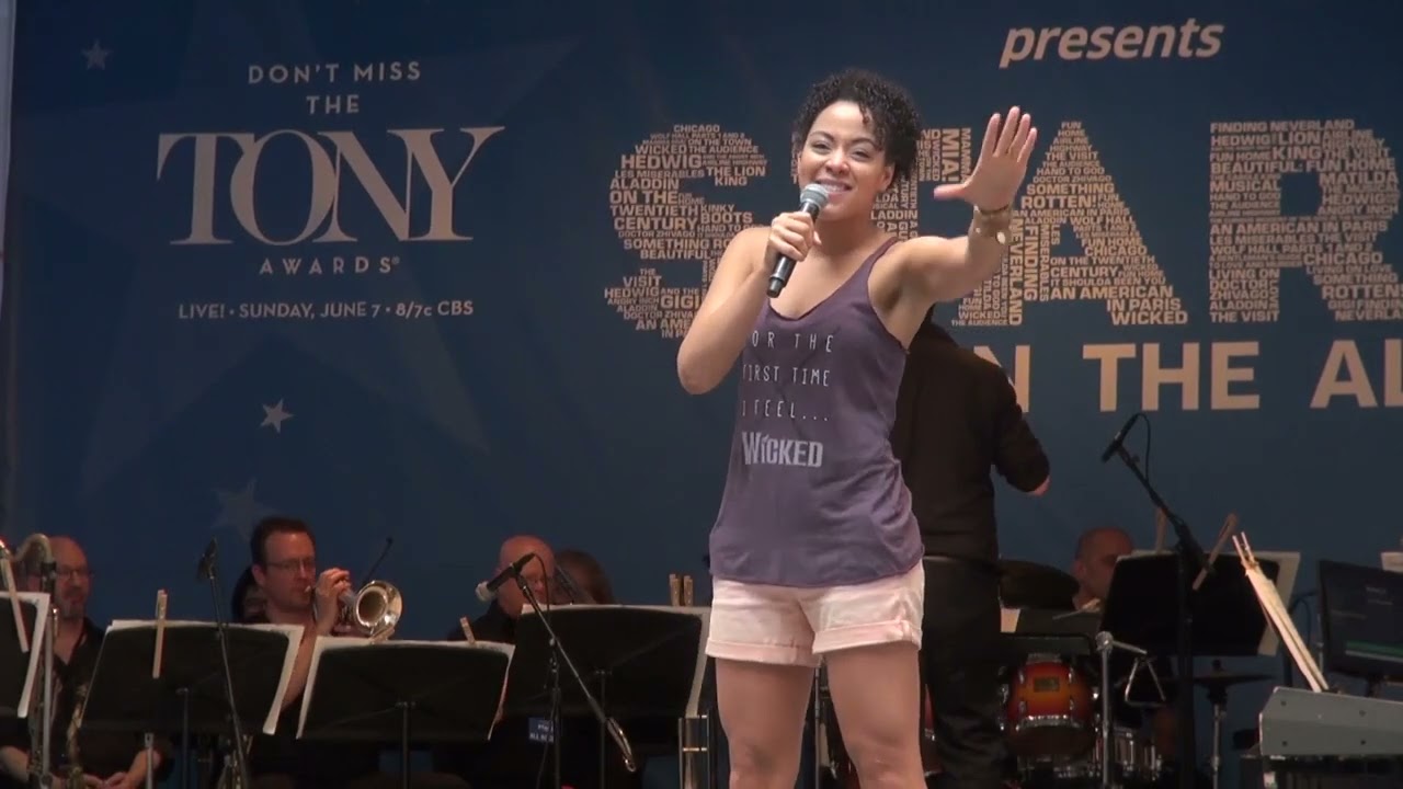WICKED's Lilli Cooper Sings 'The Wizard and I' at Stars in the Alley!