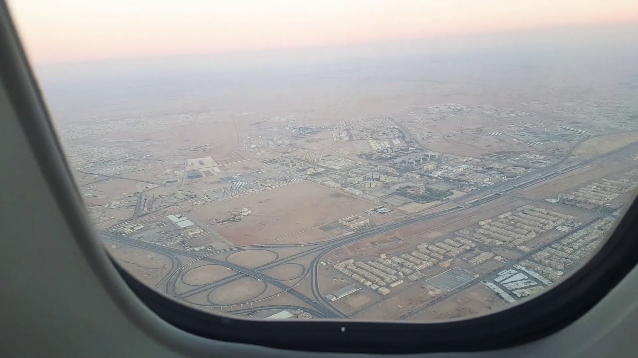 Boeing 747 passenger view landing in Riyadh King Khalid International Airport {RUH/OERK}