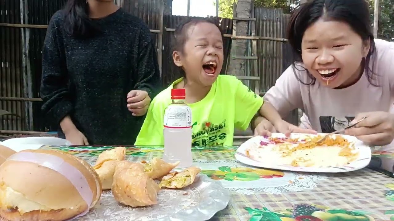 flipping bottle challenge with my mummys 😁 watch till the end #agukath