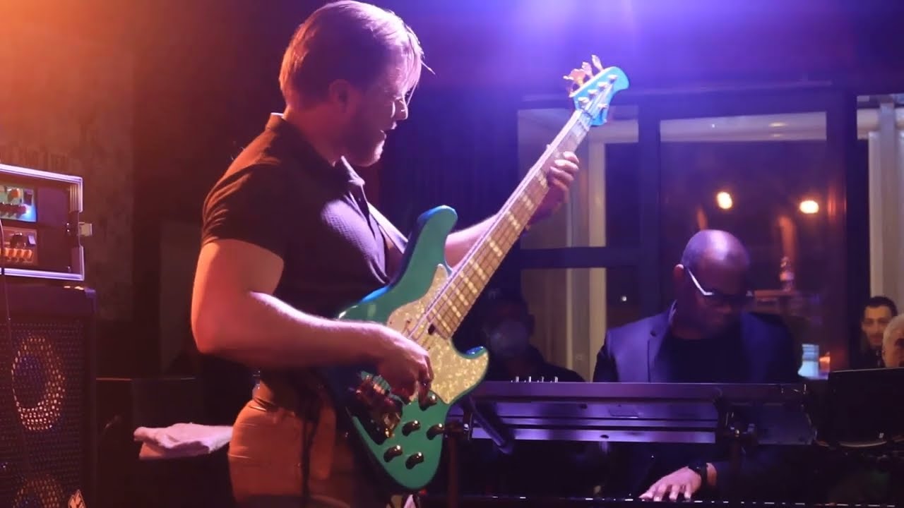 Hadrien Feraud - bass solo