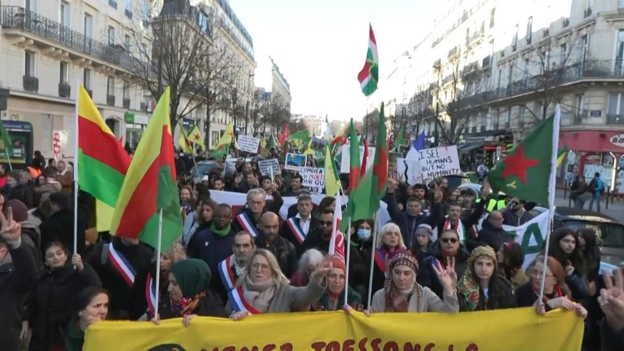 Paris: des milliers de manifestants en solidarité avec les Kurdes de Syrie | AFP Images