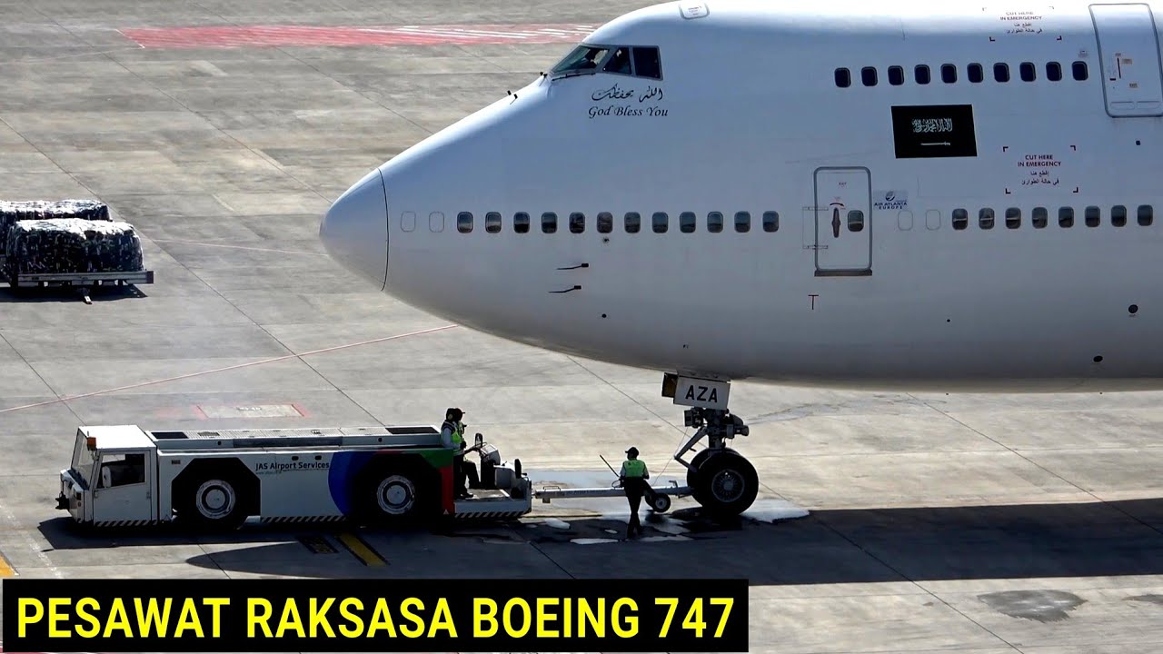 Proses Push Back dan Take Off Pesawat Raksasa Boeing 747-400 Di Bandara Juanda Surabaya