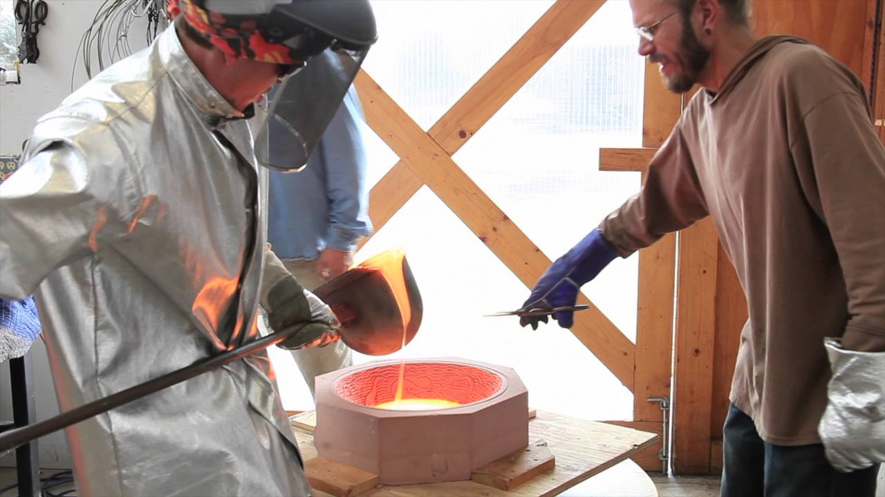 Octopus Bowl - Sand-Casting - Moe Hot Glass