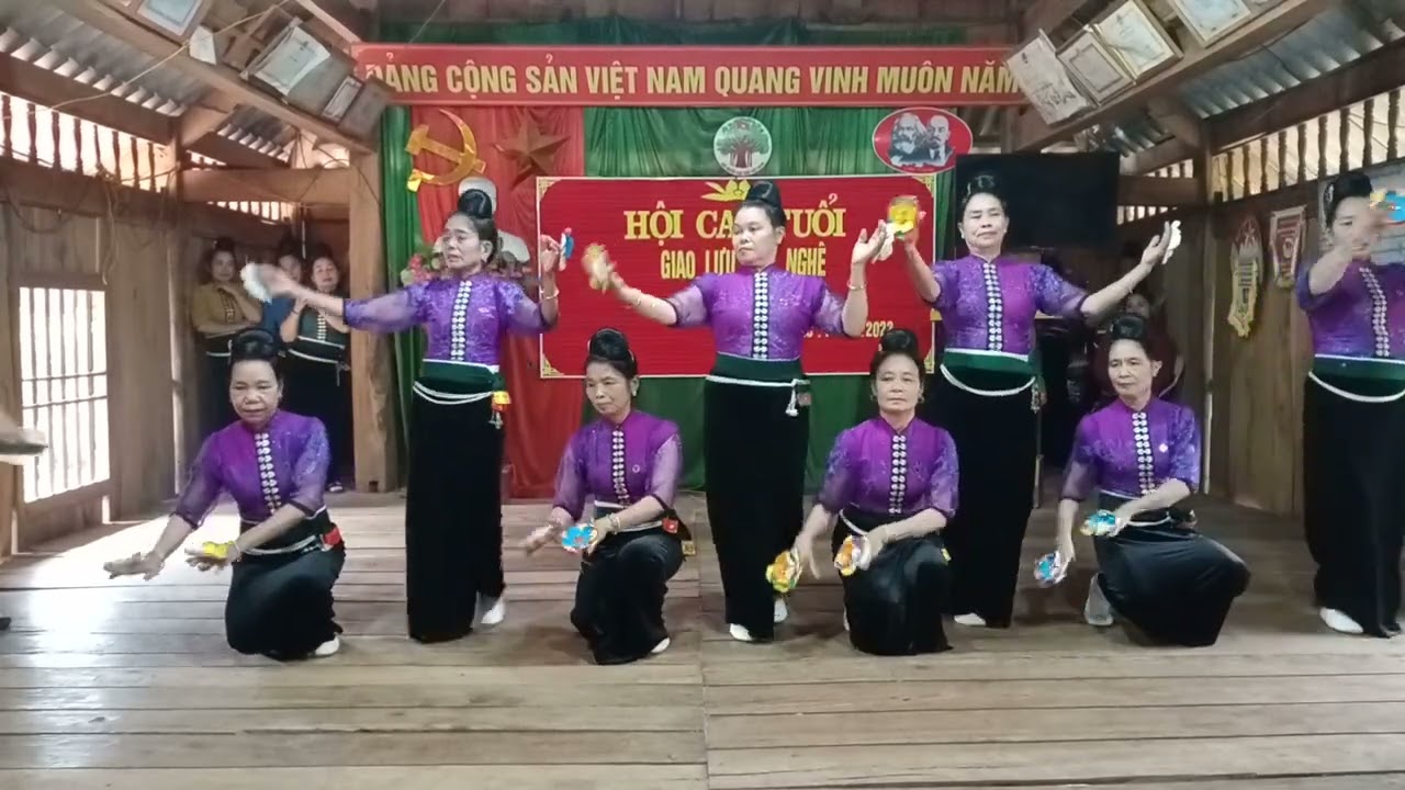 đội múa cao tuổi bản  lắc kén xã tú năng yên châu s L