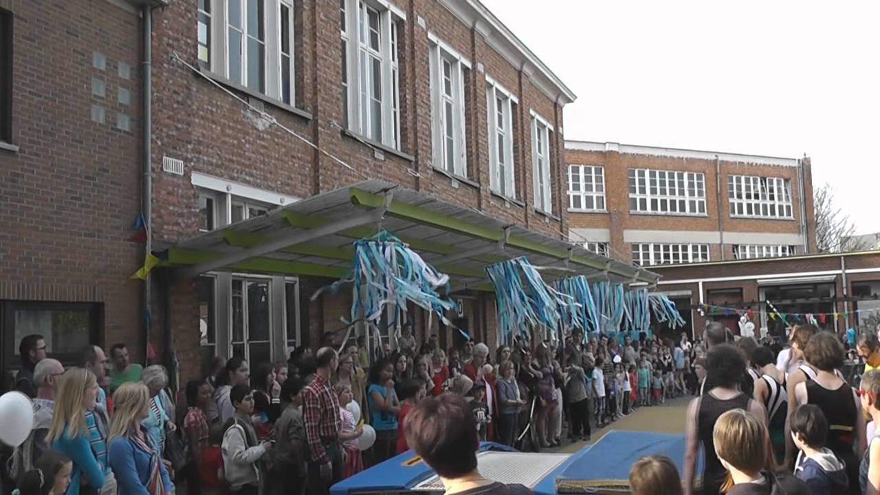 demonstratie trampoline op het schoolfeest van het hinkelpad