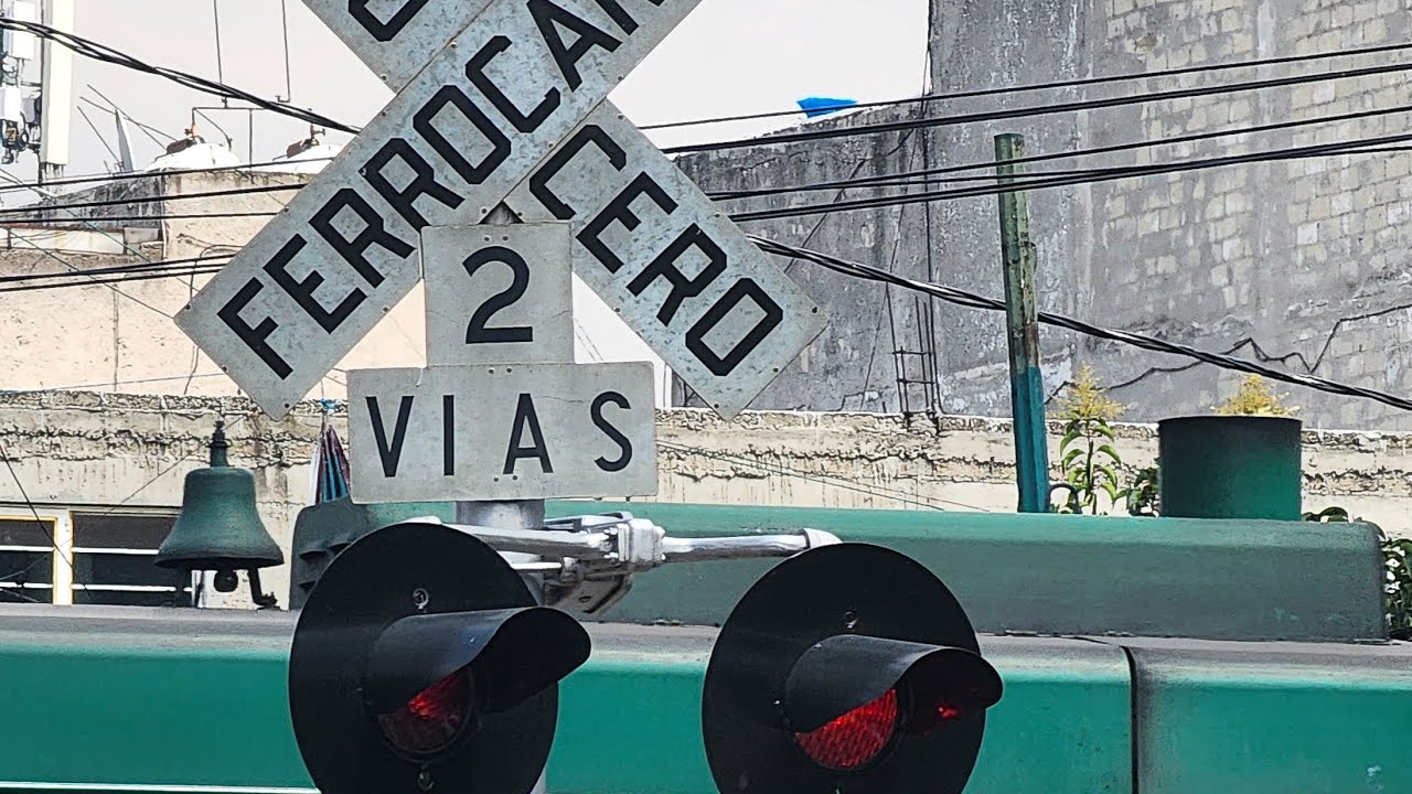 Ferrovalle: Nuevos semaforos alerta de cruce de ferrocarril a nivel en la L&iacute;nea N.
