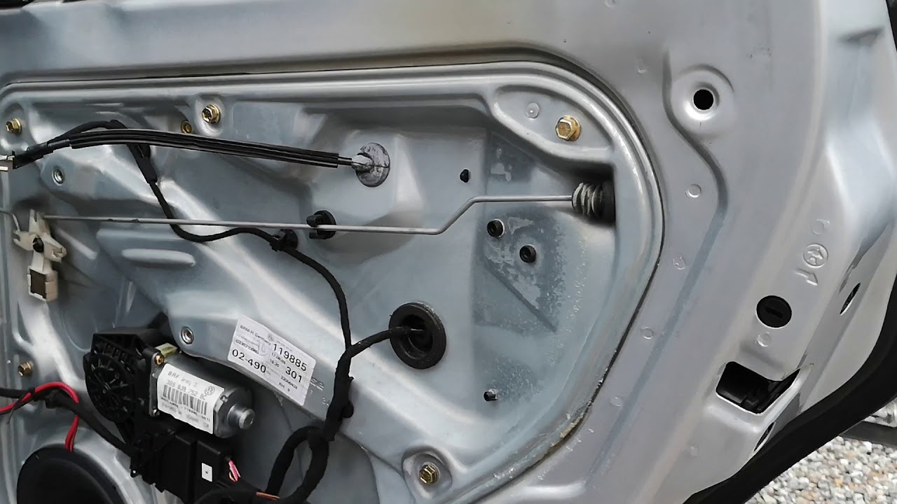 Woda w samochodzie, co zrobić ?  Woda pod dywanikiem Vw, seat, skoda, audi