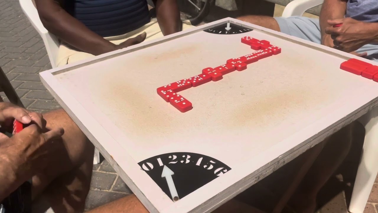 BOA PARTIDA DE DOMINÓ