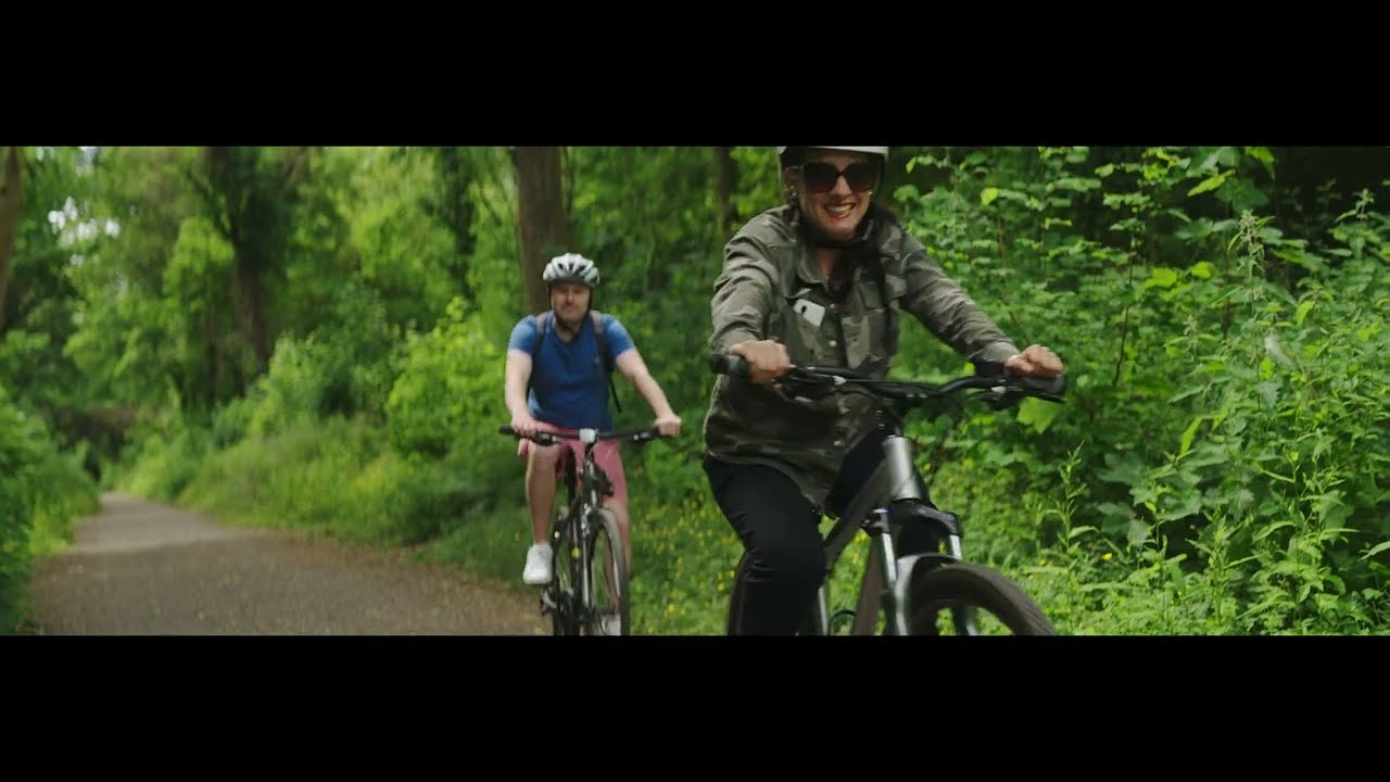 Sirui 75mm Anamorphic Lens on a Sony Zv-E1 - Example Shots and Footage