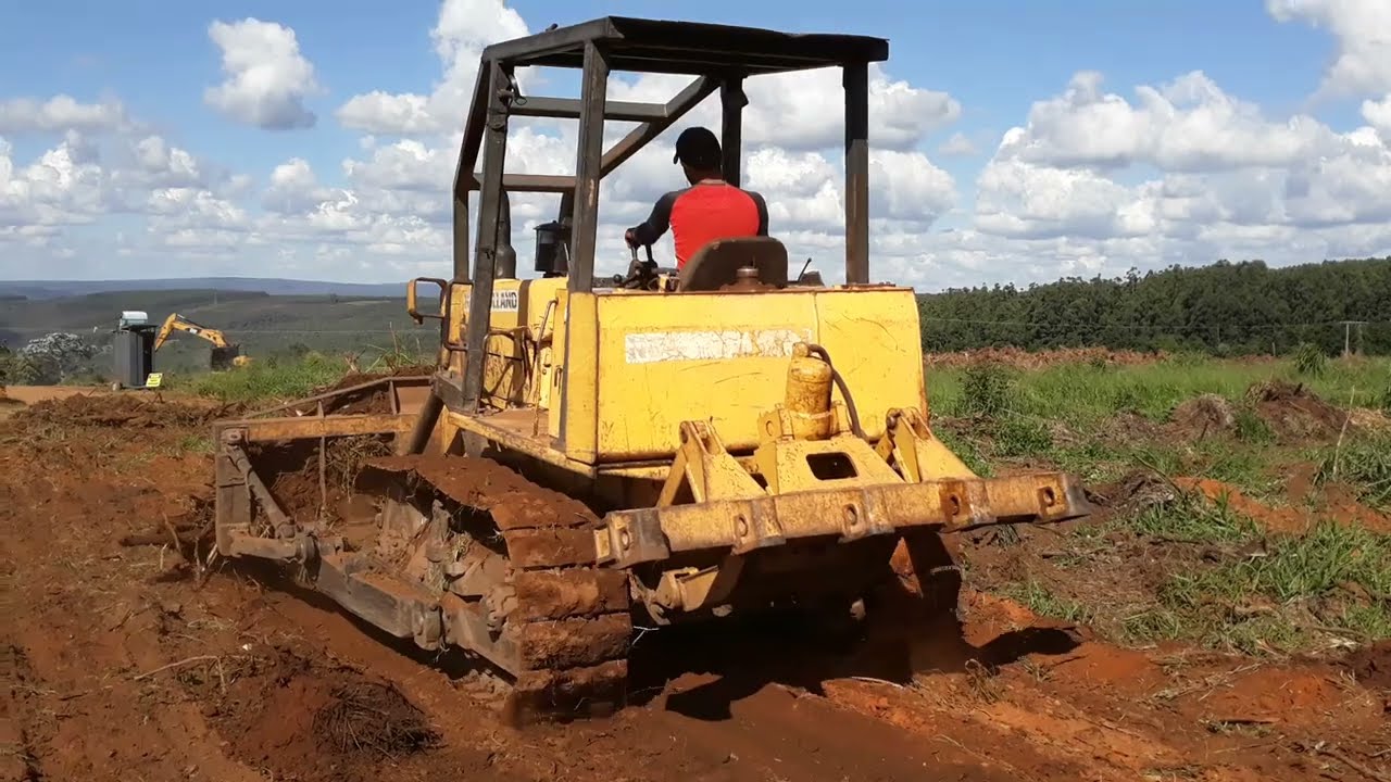 Trator de esteiras newholland 7d em ação bora vê.