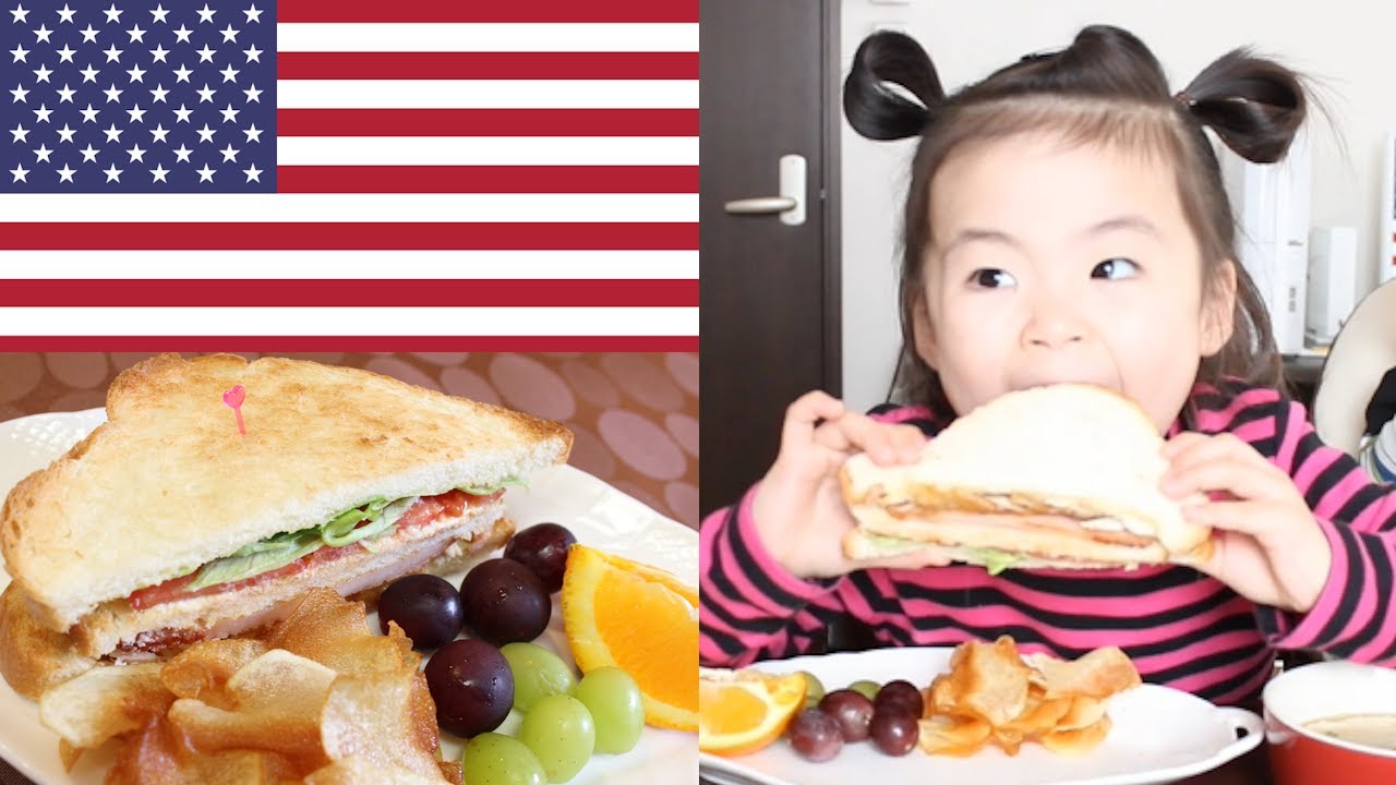 Rino＆Yuuma eating homemade clubhouse sandwich