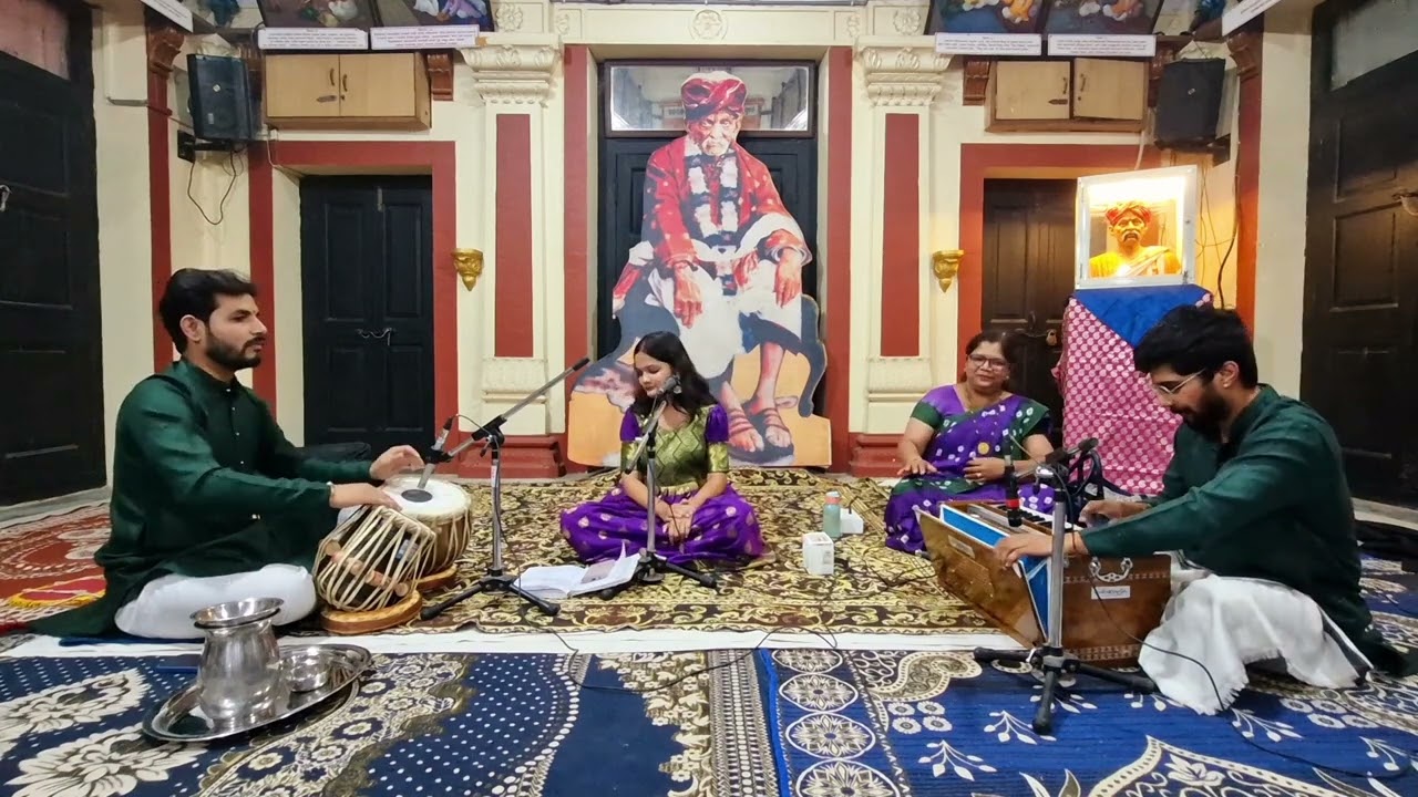 श्री नाथ मंदिर इंदूर येथे चि. उर्वी चिकोडीकर ची गायन सेवा.