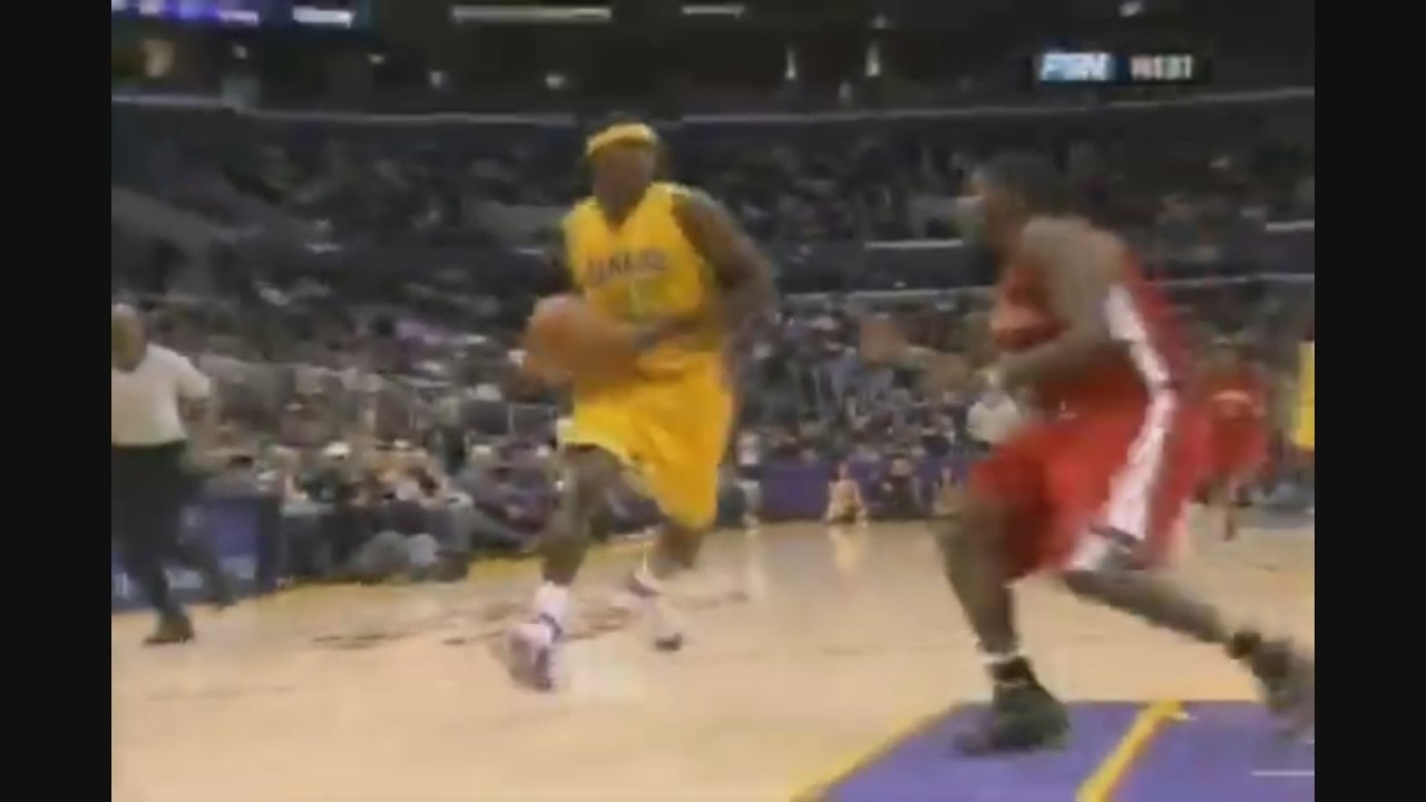 Lakers - Hawks, 2005-06.