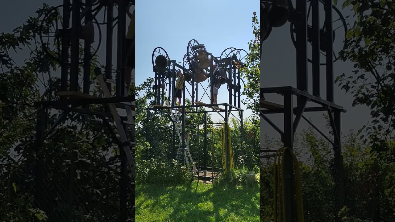 Distesa delle 12 campane in scala di REb da 220 kg